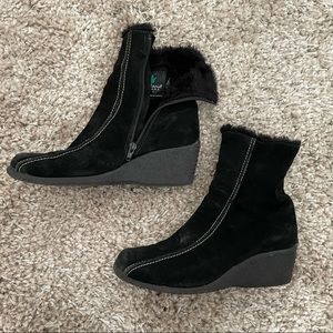 Santana Canada black wedge winter boots sz 8